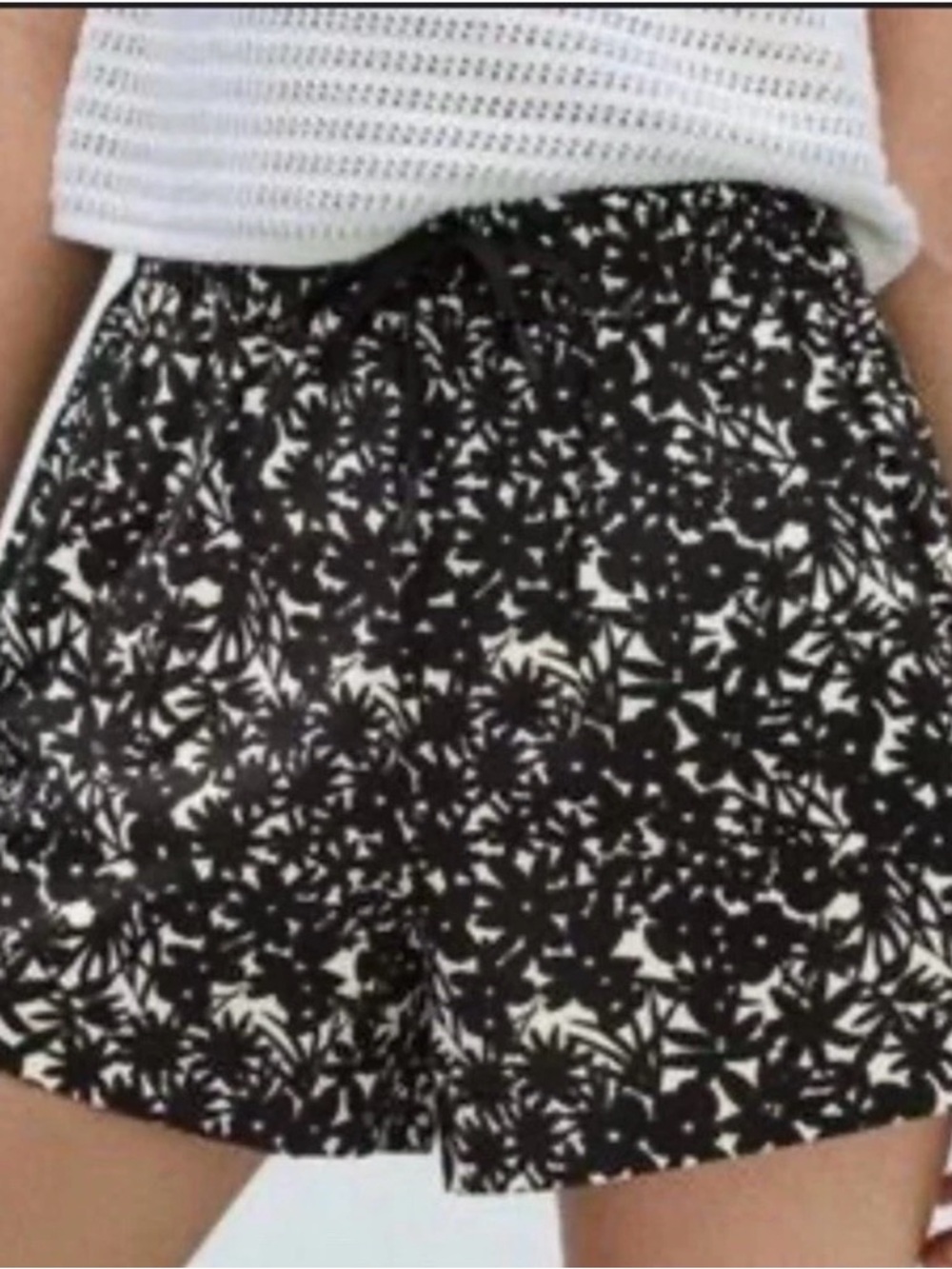 Everlane Black and White Floral Elastic Waist  Shorts